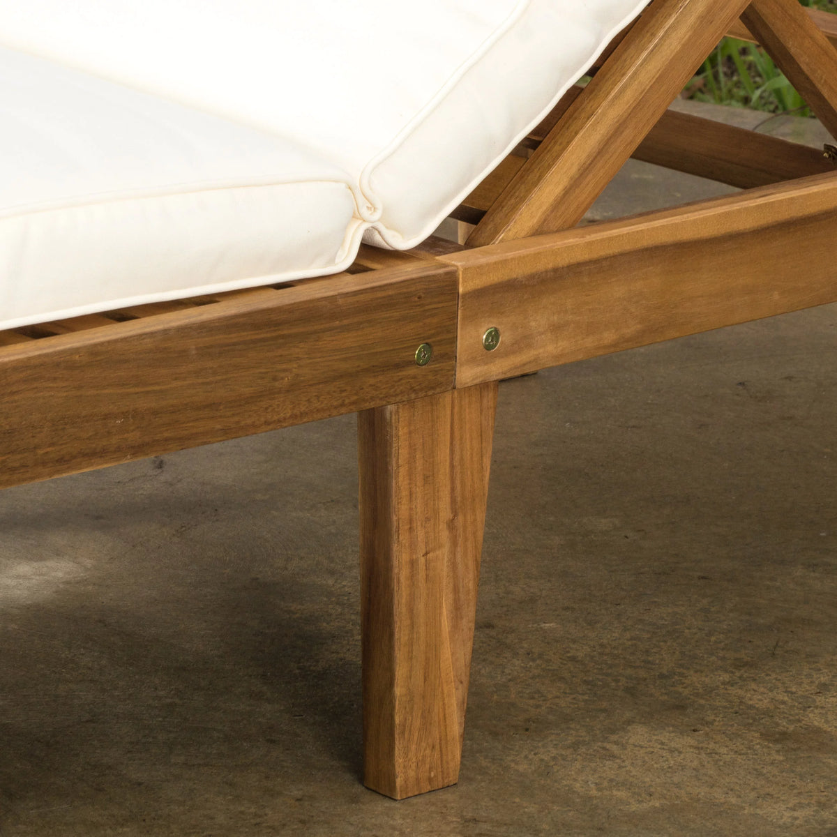 Acacia Wood Chaise Lounge With Cushion G317