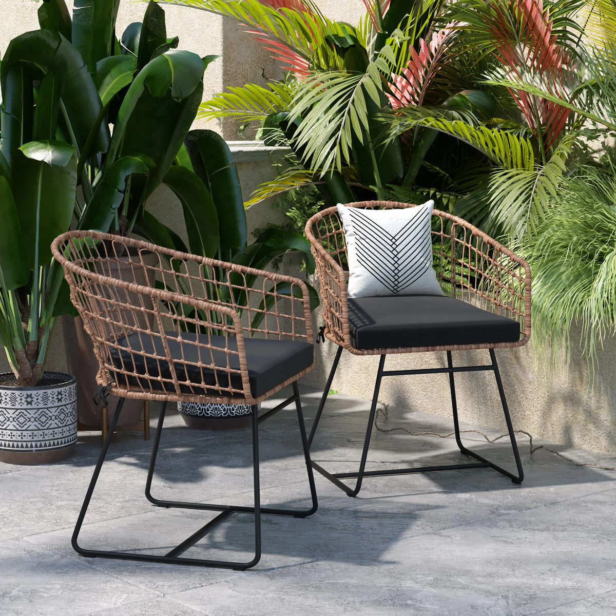 Set of 2 Indoor/Outdoor Rope PE Wicker Rattan Club Chairs with Black Cushions Z1237