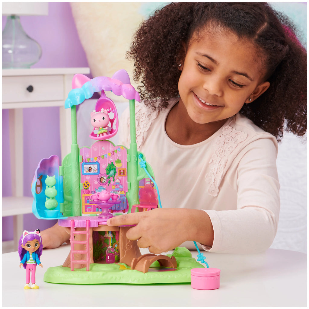 Transforming Garden Treehouse Set with 2 Figures P628301