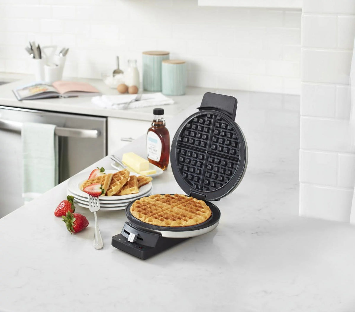 Round Classic Waffle Maker G171814