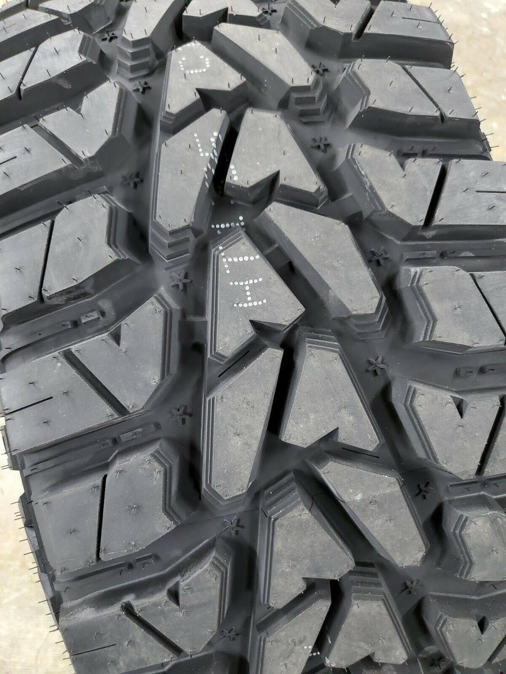 33x12.50R20 F (12 Ply) 119Q All-Terrain Tire Q588