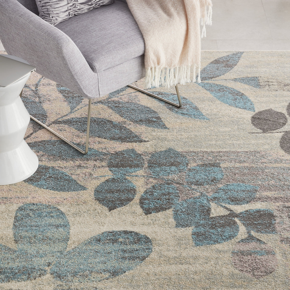 Ivory Light Blue 8' x 10' Area Rug N809
